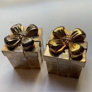 Vintage silver plated present salt and pepper set in original box.